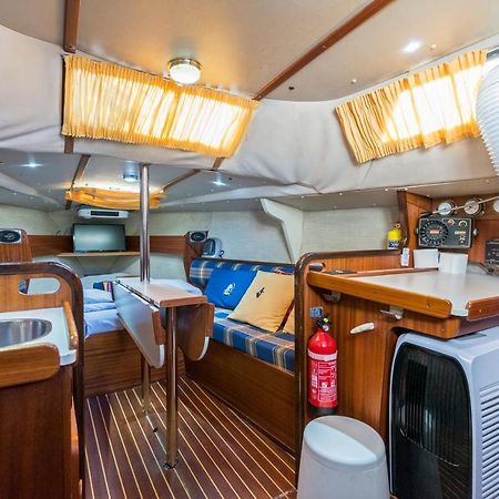 Pequeno Velero En Port Forum Ideal Para Backpackers San Adrián de Besós Zewnętrze zdjęcie
