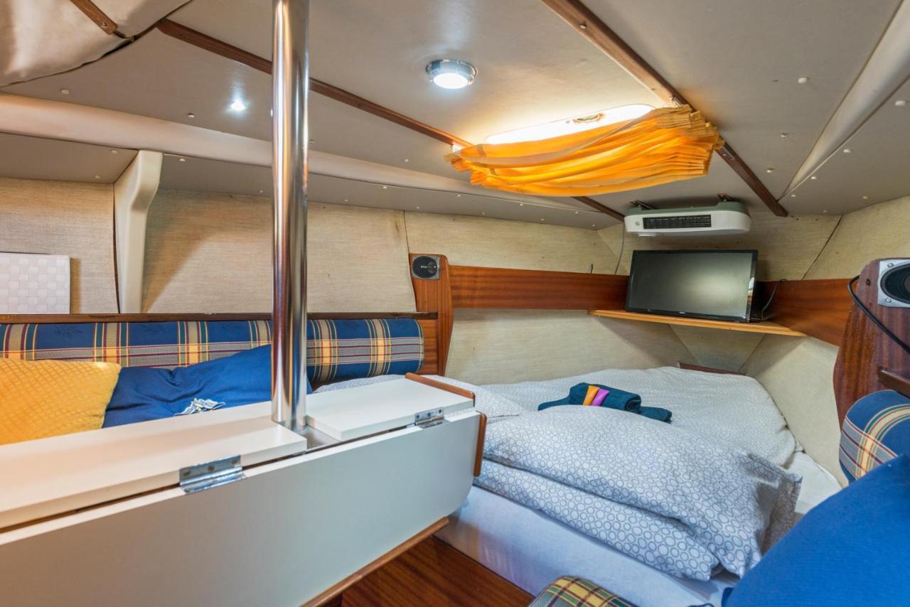 Pequeno Velero En Port Forum Ideal Para Backpackers San Adrián de Besós Zewnętrze zdjęcie