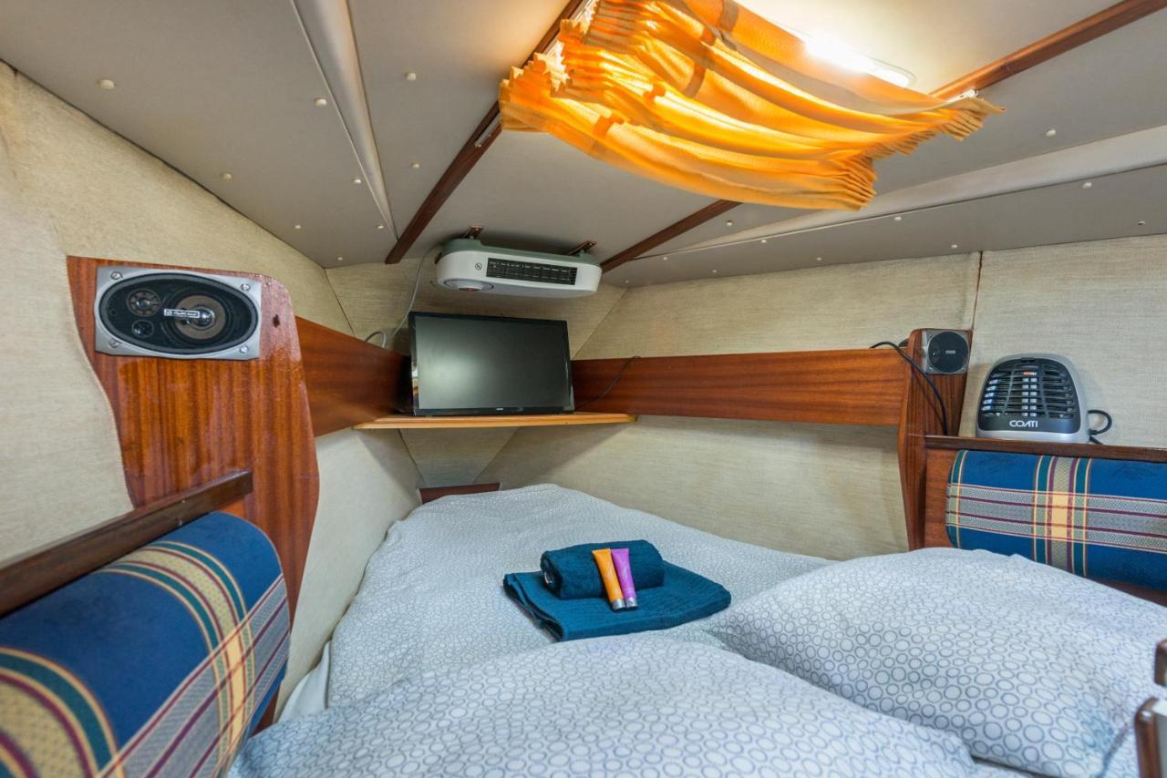 Pequeno Velero En Port Forum Ideal Para Backpackers San Adrián de Besós Zewnętrze zdjęcie
