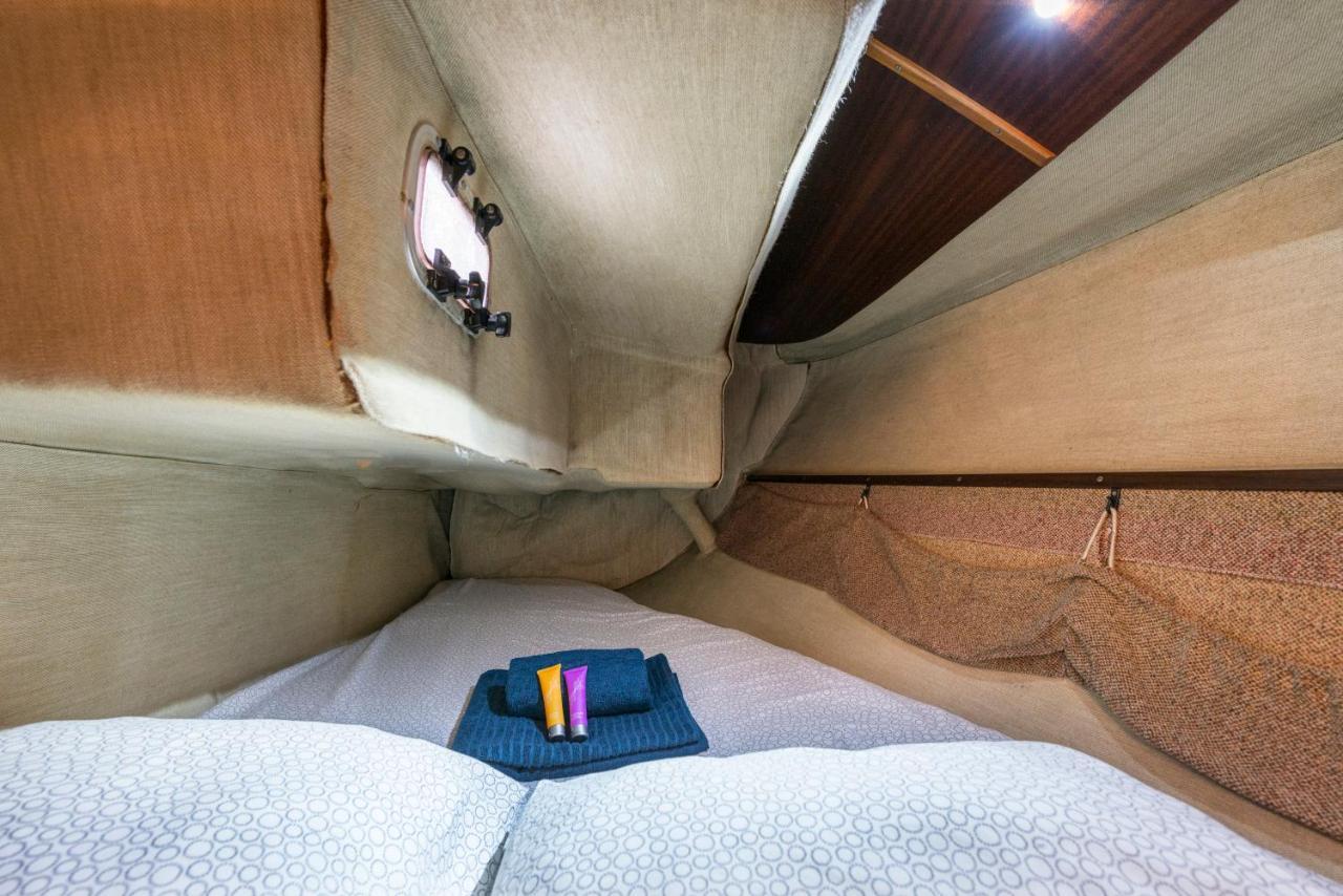Pequeno Velero En Port Forum Ideal Para Backpackers San Adrián de Besós Zewnętrze zdjęcie