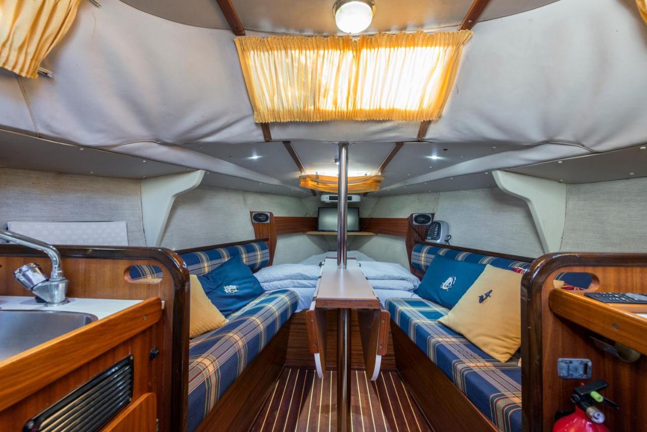 Pequeno Velero En Port Forum Ideal Para Backpackers San Adrián de Besós Zewnętrze zdjęcie