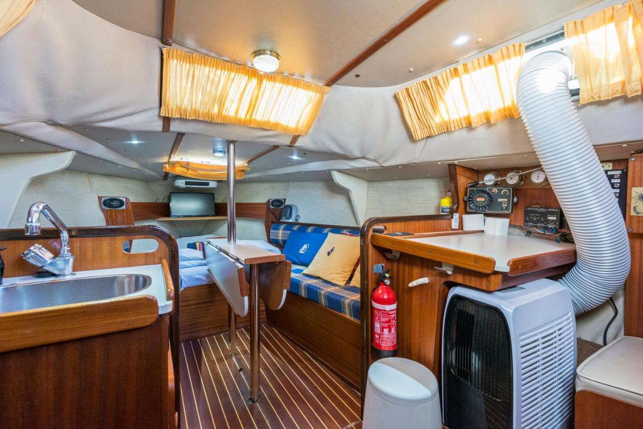 Pequeno Velero En Port Forum Ideal Para Backpackers San Adrián de Besós Zewnętrze zdjęcie