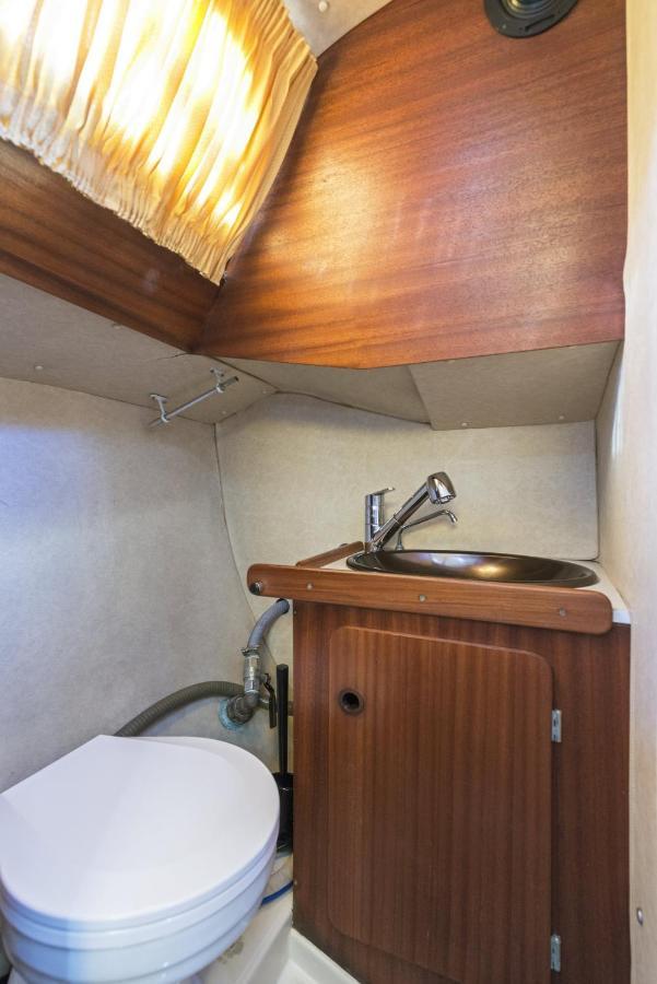 Pequeno Velero En Port Forum Ideal Para Backpackers San Adrián de Besós Zewnętrze zdjęcie