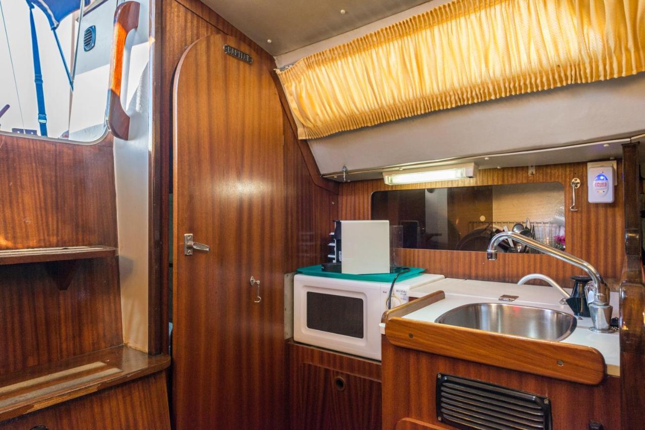 Pequeno Velero En Port Forum Ideal Para Backpackers San Adrián de Besós Zewnętrze zdjęcie