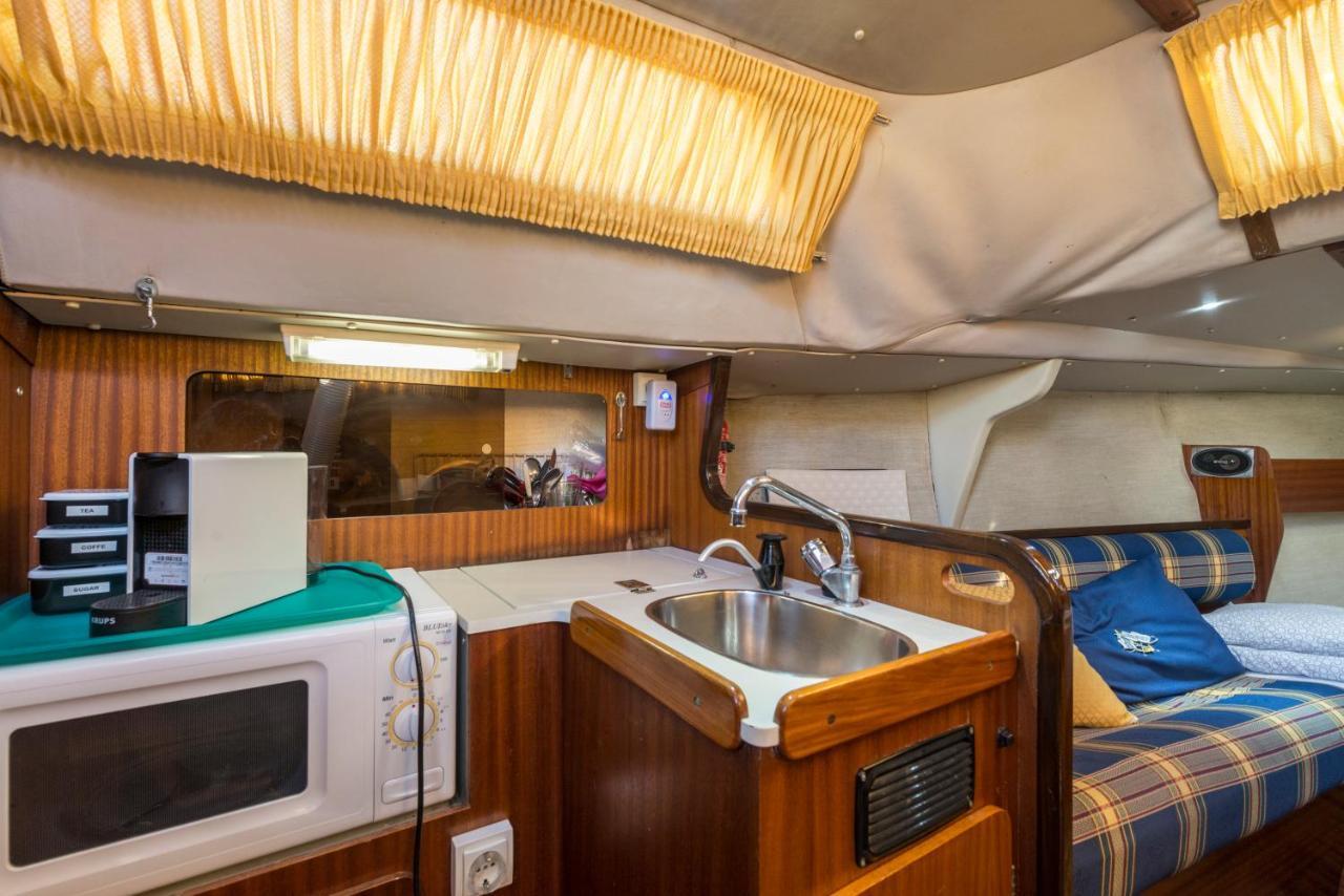 Pequeno Velero En Port Forum Ideal Para Backpackers San Adrián de Besós Zewnętrze zdjęcie