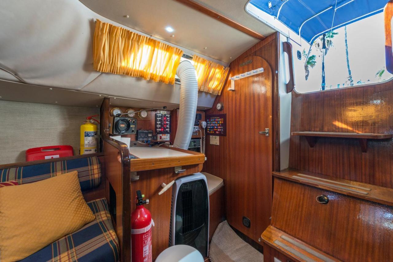 Pequeno Velero En Port Forum Ideal Para Backpackers San Adrián de Besós Zewnętrze zdjęcie